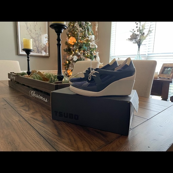 COPY - Tsubo Daylin wedge navy blue and cream color - Picture 3 of 6